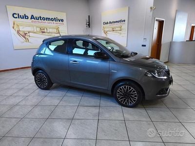 Usata Lancia Ypsilon Gold 69 CV (50 kW) 2024 Grigio Utilitaria