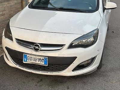 Usata Opel Astra 140 CV (102 kW) 2014 Bianco Station wagon