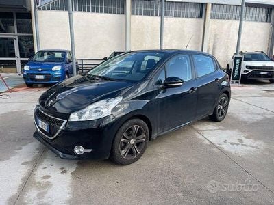Usata Peugeot 208 Active 68 CV (50 kW) 2014 Nero Utilitaria