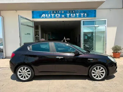 Usata Alfa Romeo Giulietta Distinctive 170 CV (125 kW) 2011 Marrone Utilitaria