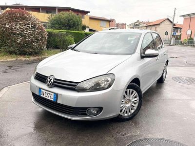 Usado VW Golf VI Comfortline 102 HP (75 kW) 2009 Prateado Citadino
