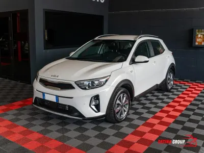 Usata Kia Stonic Style 120 CV (88 kW) 2022 Bianco SUV