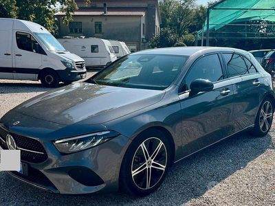 Usata Mercedes A180 AMG Line Premium 116 CV (85 kW) 2023 Grigio Berlina