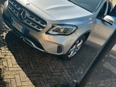Gebraucht Mercedes GLA200 136 PS (100 kW) 2018 Grau SUV