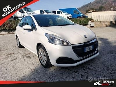 Usata Peugeot 208 Active 82 CV (60 kW) 2019 Bianco Utilitaria
