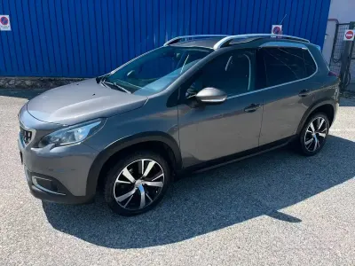 Usata Peugeot 2008 GT-line 99 CV (72 kW) 2017 Grigio SUV