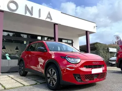 Nuova Fiat 600 Icon 101 CV (74 kW) 2025 Rosso passione SUV