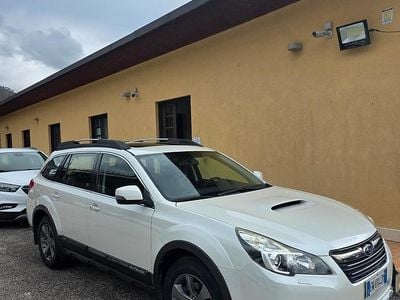 Usata Subaru Outback Trend 150 CV (110 kW) 2014 Bianco Station wagon