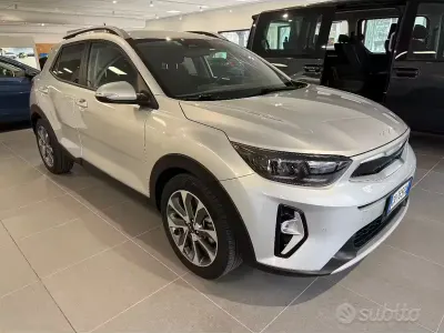 Usata Kia Stonic Style 100 CV (73 kW) 2024 Grigio SUV
