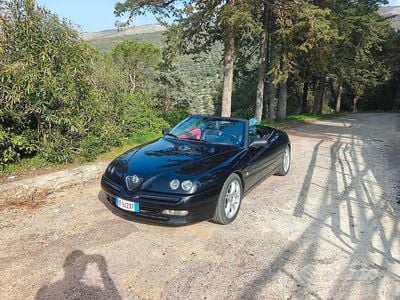 Begagnad Alfa Romeo Spider Lusso 192 HK (141 kW) 1999 Svart Cab