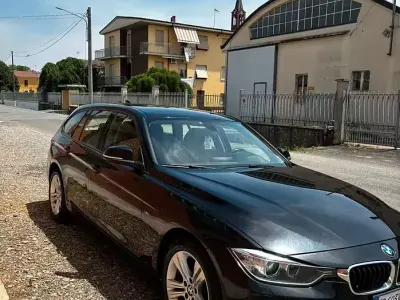 Usata BMW 316 Sport Line 116 CV (85 kW) 2013 Nero Station wagon