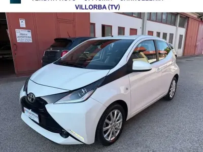 Usata Toyota Aygo X-clusiv 69 CV (50 kW) 2016 Bianco Utilitaria