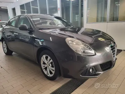 Second-hand Alfa Romeo Giulietta Distinctive 105 CP (77 kW) 2010 Gri Hatchback