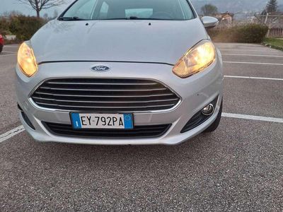Usata Ford Fiesta Titanium 92 CV (67 kW) 2015 Grigio Berlina