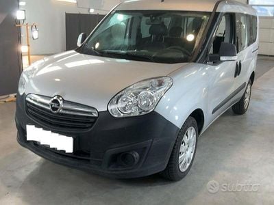 Usata Opel Combo Cosmo 95 CV (69 kW) 2013 Bianco Monovolume