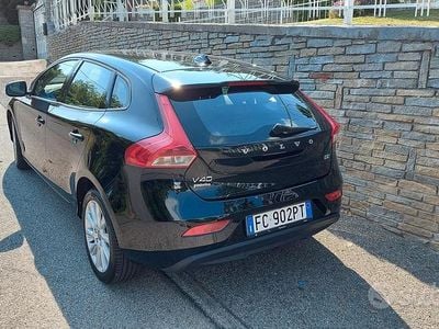 Usata Volvo V40 Momentum 120 CV (88 kW) 2016 Nero Berlina