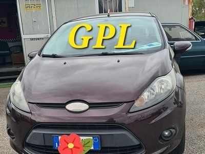 Begagnad Ford Fiesta 96 HK (70 kW) 2010 Brun Halvkombi