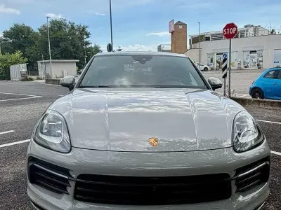 Usata Porsche Cayenne 340 CV (250 kW) 2022 Grigio SUV