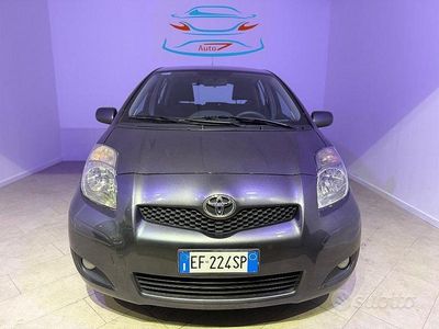 Grigio Usata 2011 Toyota Yaris Sol Berlina | 4690 € (Buon prezzo)