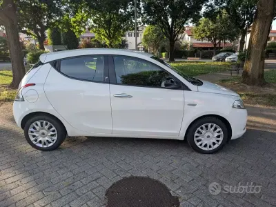 Usata Lancia Ypsilon Gold 60 CV (44 kW) 2011 Bianco Utilitaria