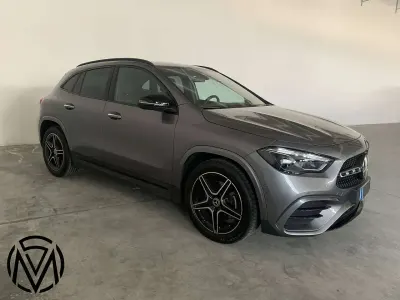 Usata Mercedes GLA200 AMG 150 CV (110 kW) 2023 Grigio montagna SUV