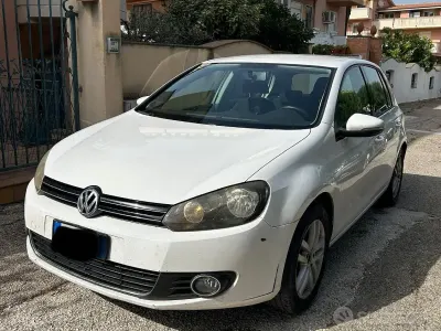 Usata VW Golf VI 105 CV (77 kW) 2011 Bianco Utilitaria