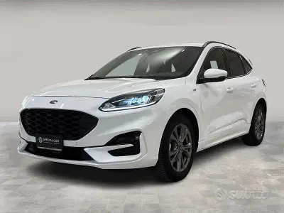 Begagnad Ford Kuga ST-Line 120 HK (88 kW) 2022 Vit SUV