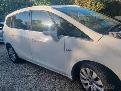Usata Opel Zafira Tourer 150 CV (110 kW) 2012 Bianco Monovolume
