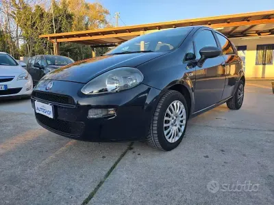 Usata Fiat Punto Lounge 75 CV (55 kW) 2015 Blu Utilitaria