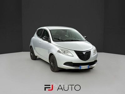 Begagnad Lancia Ypsilon 69 HK (50 kW) 2014 Silver Halvkombi