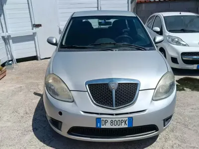 Usata Lancia Ypsilon 60 CV (44 kW) 2008 Argento Utilitaria