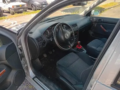 Usata VW Bora 105 CV (77 kW) 2001 Grigio Berlina