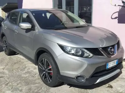 Usata Nissan Qashqai Tekna 110 CV (80 kW) 2015 Argento SUV