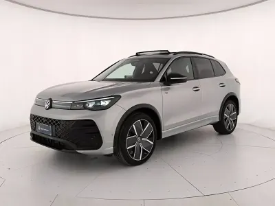 Nuova VW Tiguan R-line Plus 150 CV (110 kW) 2026 Dolomite silver metallizzato SUV