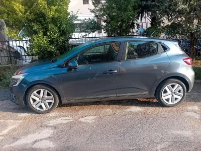 Usata Renault Clio V 90 CV (66 kW) 2022 Grigio Berlina