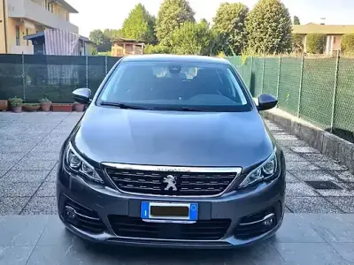 Usata Peugeot 308 120 CV (88 kW) 2018 Berlina