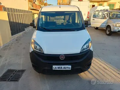 Usata Fiat Doblò 105 CV (77 kW) 2022 Bianco Monovolume