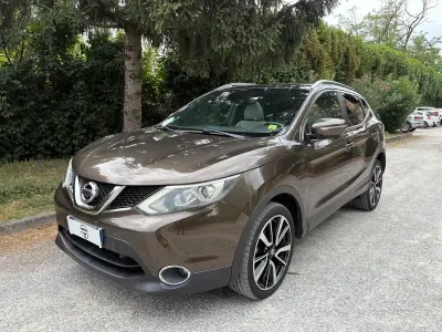 Usata Nissan Qashqai Tekna 131 CV (96 kW) 2014 Marrone SUV