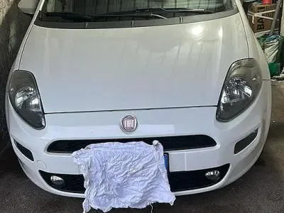 Usata Fiat Grande Punto 77 CV (56 kW) 2012 Bianco Utilitaria