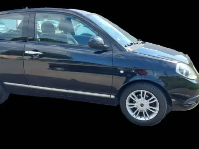 Usata Lancia Ypsilon 69 CV (50 kW) 2011 Nero Utilitaria