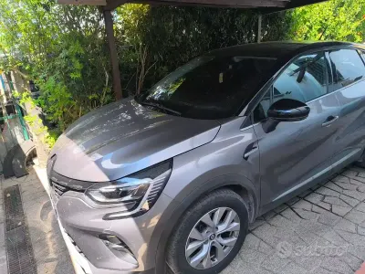 Usata Renault Captur Intens 101 CV (74 kW) 2022 Grigio SUV