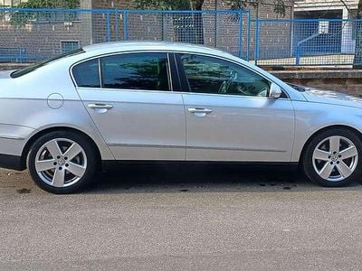Usata VW Passat Highline 140 CV (102 kW) 2007 Argento Berlina