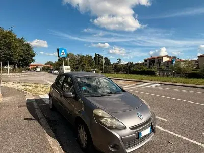 Usata Renault Clio II 75 CV (55 kW) 2011 Grigio Berlina