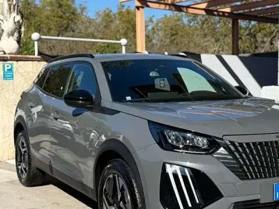 Usata Peugeot 2008 Allure 131 CV (96 kW) 2024 SUV
