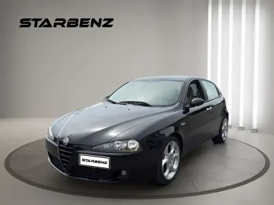 Begagnad Alfa Romeo 147 Exclusive 116 HK (85 kW) 2005 Svart Halvkombi