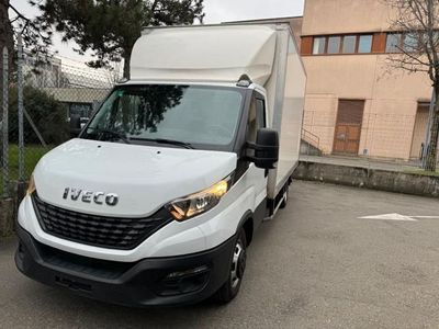 usata Iveco Daily 35160 3.0 HPT Cabinato SPONDA AUT.