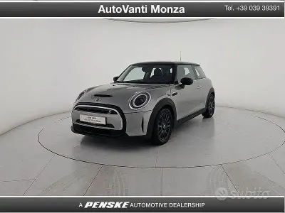Usata Mini Cooper SE Classic 135 kW (184 CV) 2023 Grigio Utilitaria