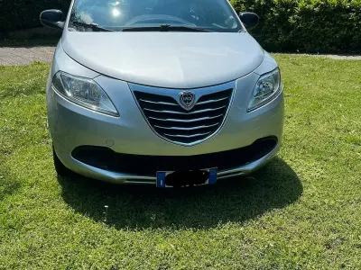 Usata Lancia Ypsilon 69 CV (50 kW) 2013 Grigio Utilitaria