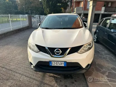 Usata Nissan Qashqai Acenta 110 CV (80 kW) 2015 Bianco SUV