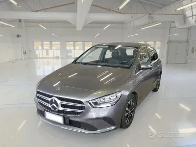 Usata Mercedes B200 149 CV (109 kW) 2021 Grigio Utilitaria